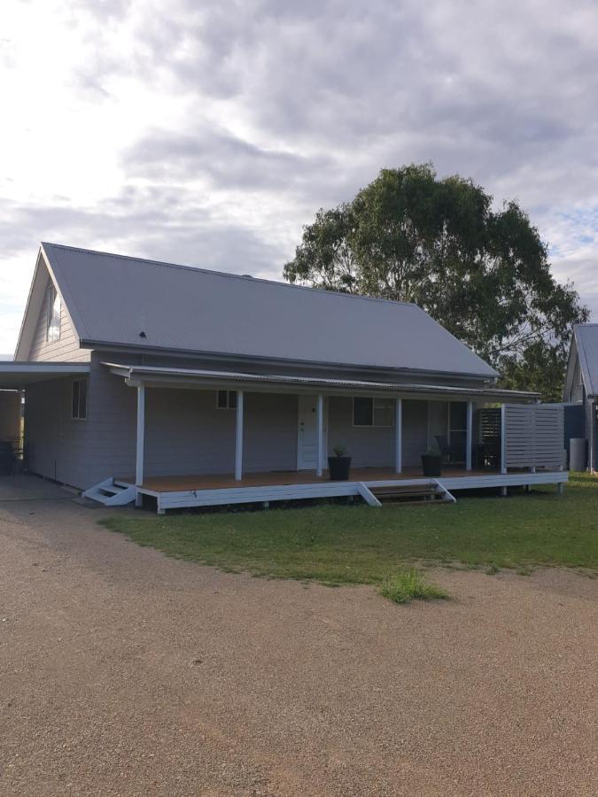 Madigan Wine Country Cottages Lovedale Exterior photo